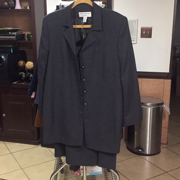 Rena Rowan Dresses & Skirts - Rena Rowan 16W/29 Skirt Suit good condition